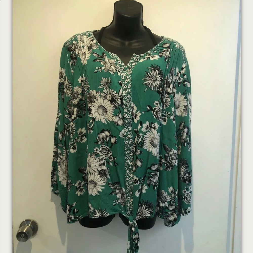 Plus size 18/20 Green and white floral top